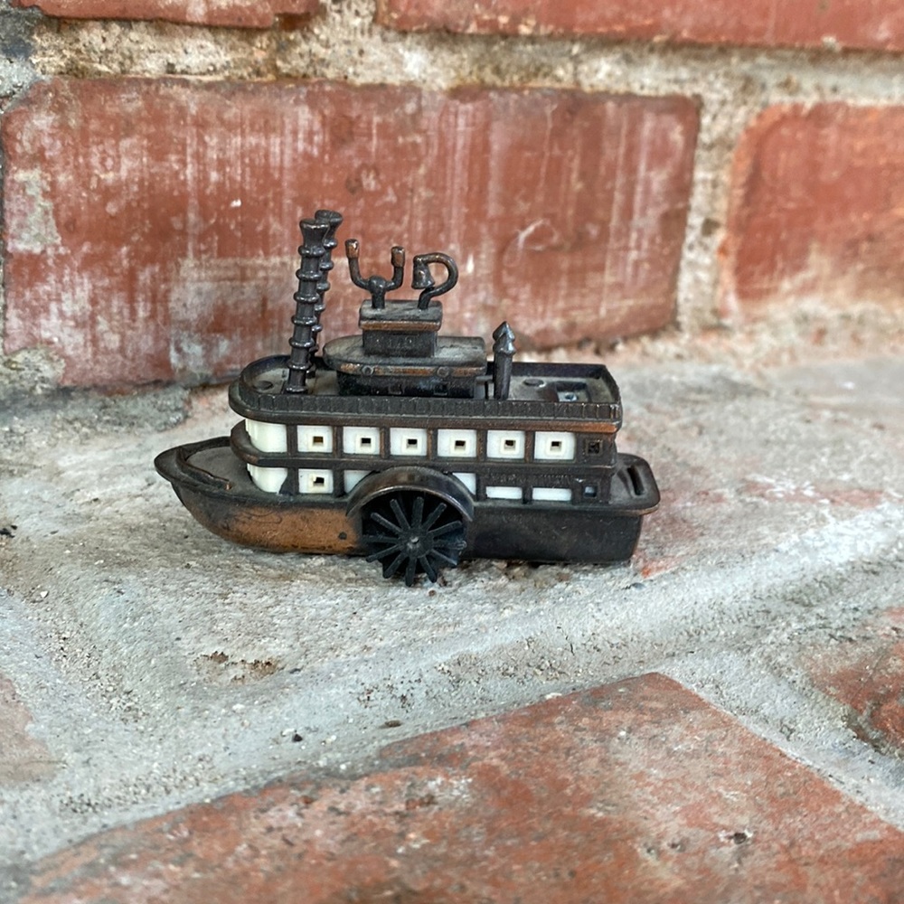 Steamboat die cast metal pencil sharpener Mark Twain
